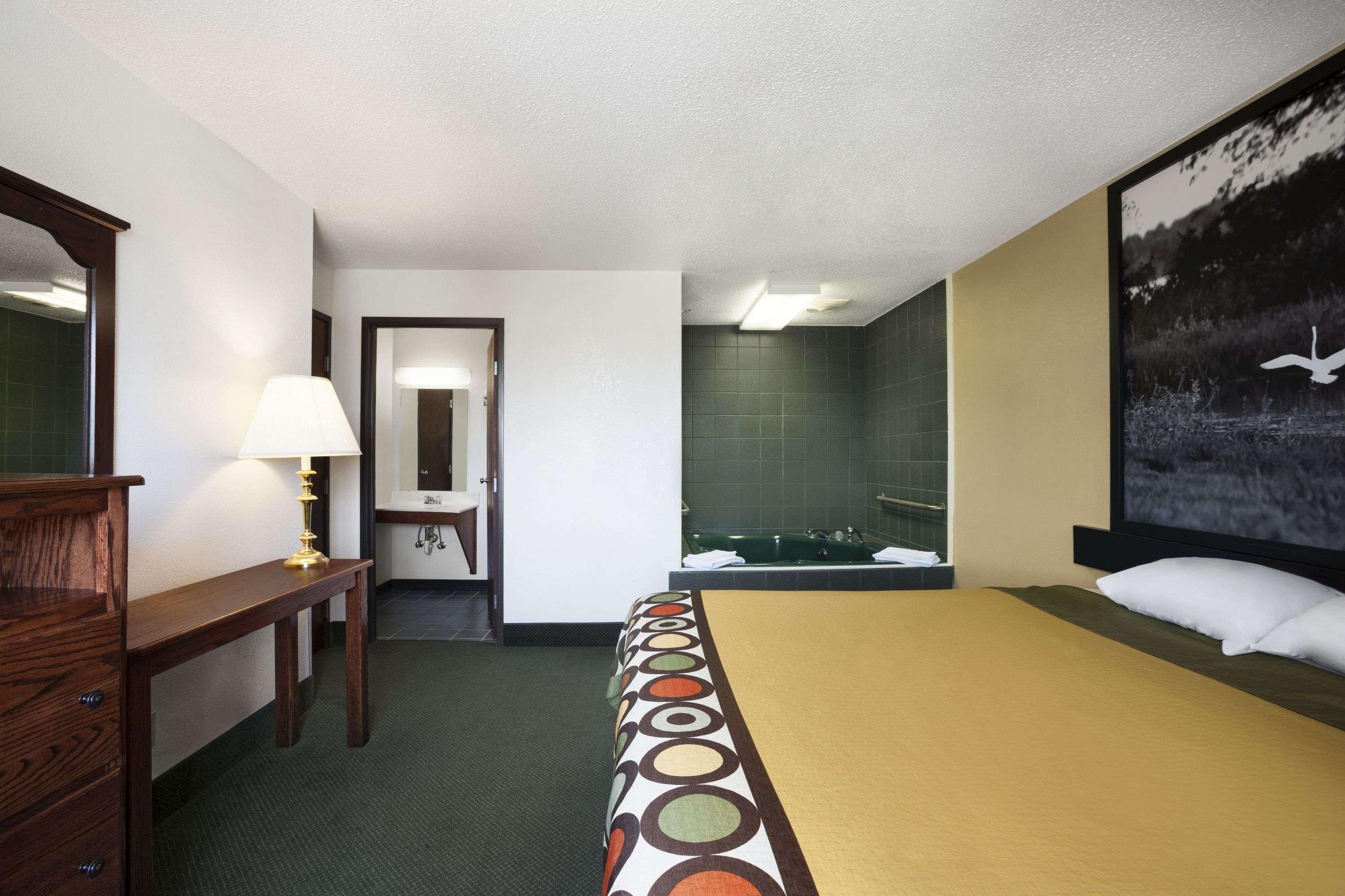 Super 8 By Wyndham Bowling Green Εξωτερικό φωτογραφία