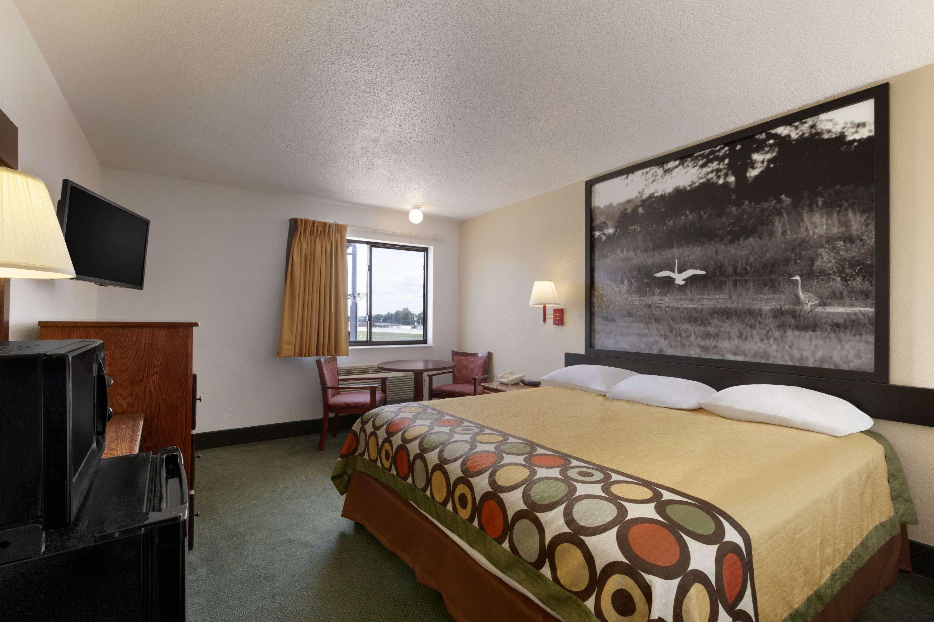Super 8 By Wyndham Bowling Green Εξωτερικό φωτογραφία