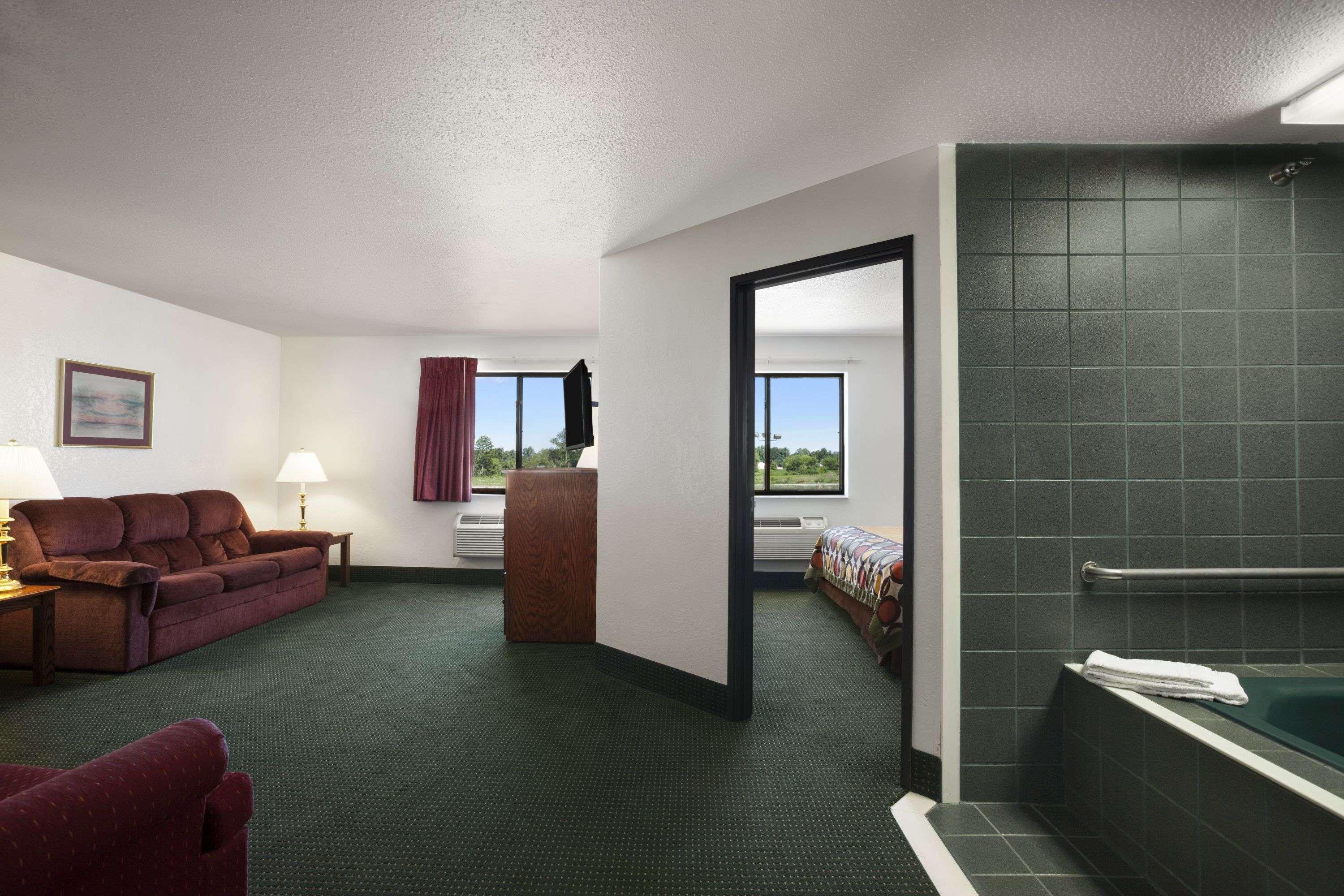 Super 8 By Wyndham Bowling Green Εξωτερικό φωτογραφία